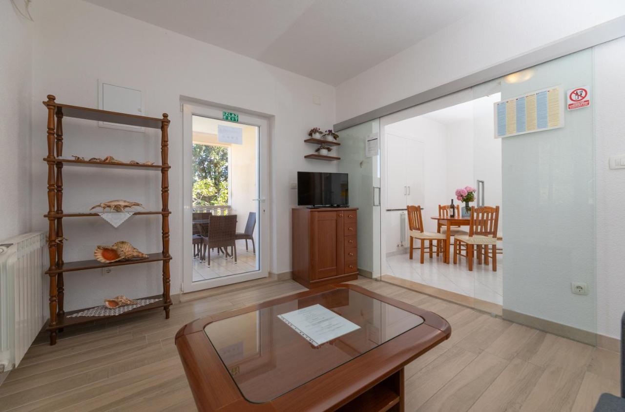 Apartments Ella Супетар Экстерьер фото