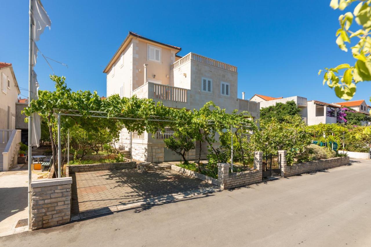 Apartments Ella Супетар Экстерьер фото