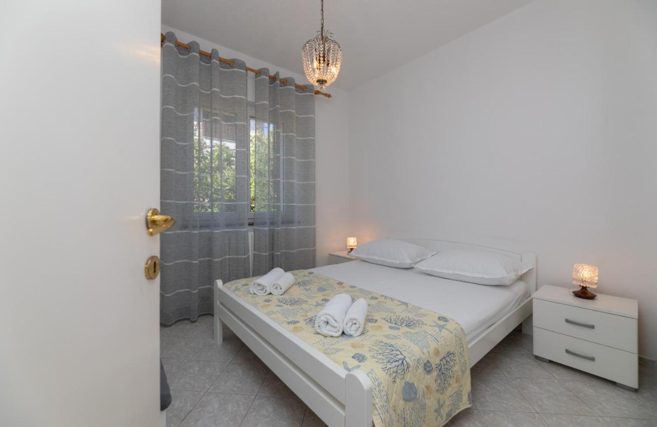 Apartments Ella Супетар Экстерьер фото