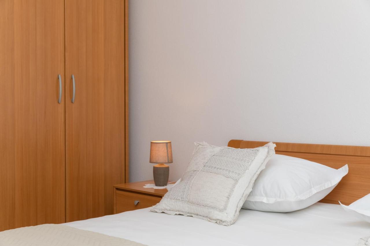 Apartments Ella Супетар Экстерьер фото