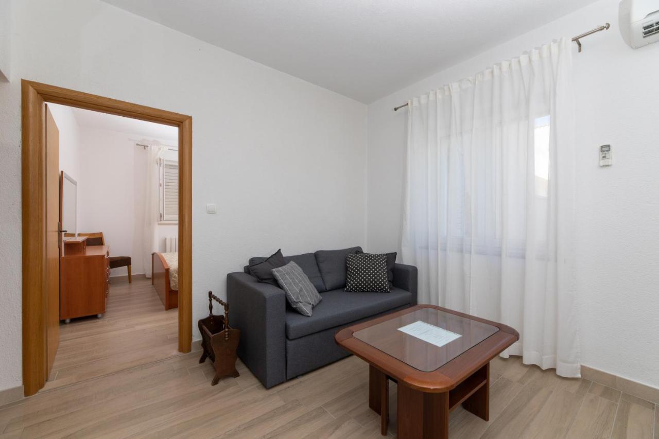 Apartments Ella Супетар Экстерьер фото