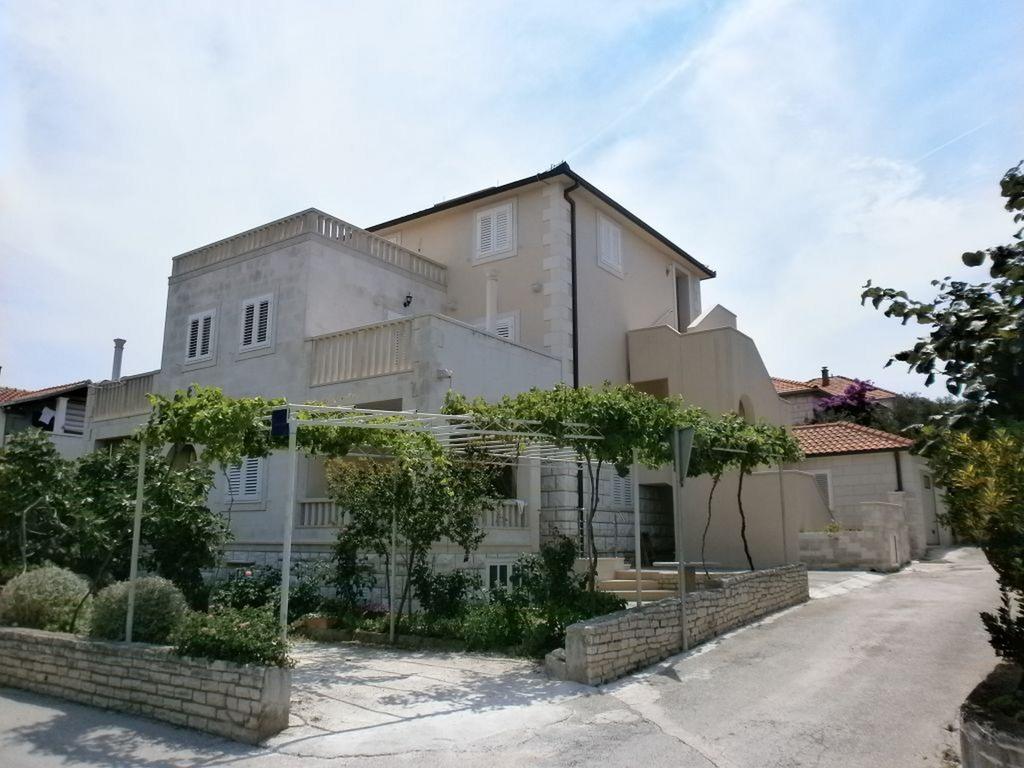 Apartments Ella Супетар Экстерьер фото